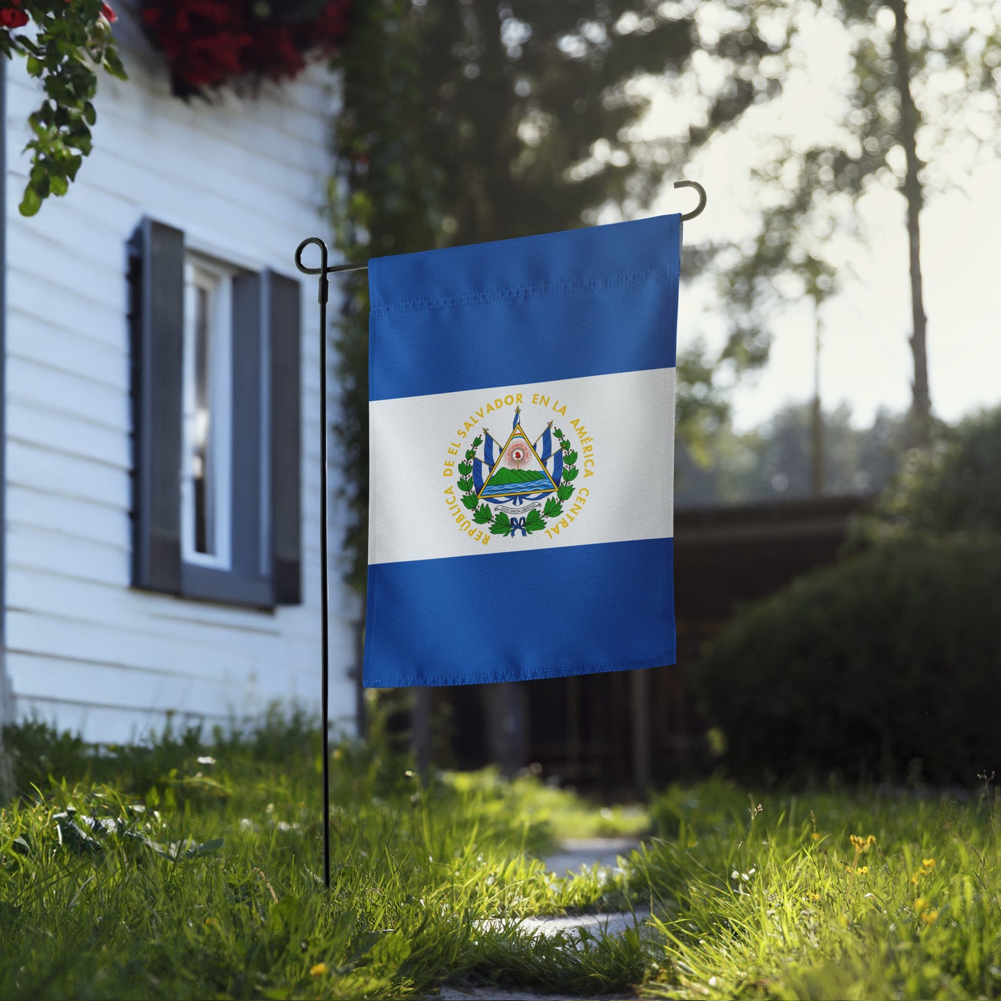 El Salvador Flag Garden flag